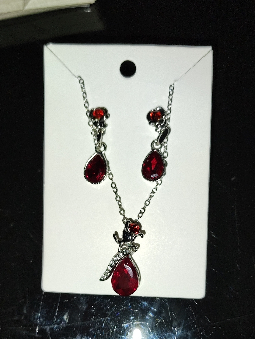 Fashion Jewelry Deep Red Teardrop Necklace and Earrings Set